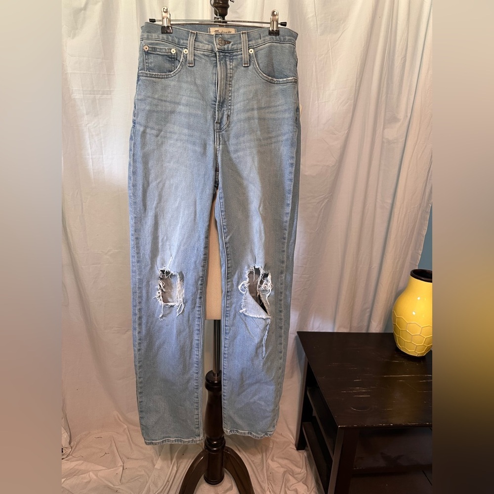 Madewell Light wash Size 25x28. Distressed, Ripped Knees. Comfy. Straight Leg